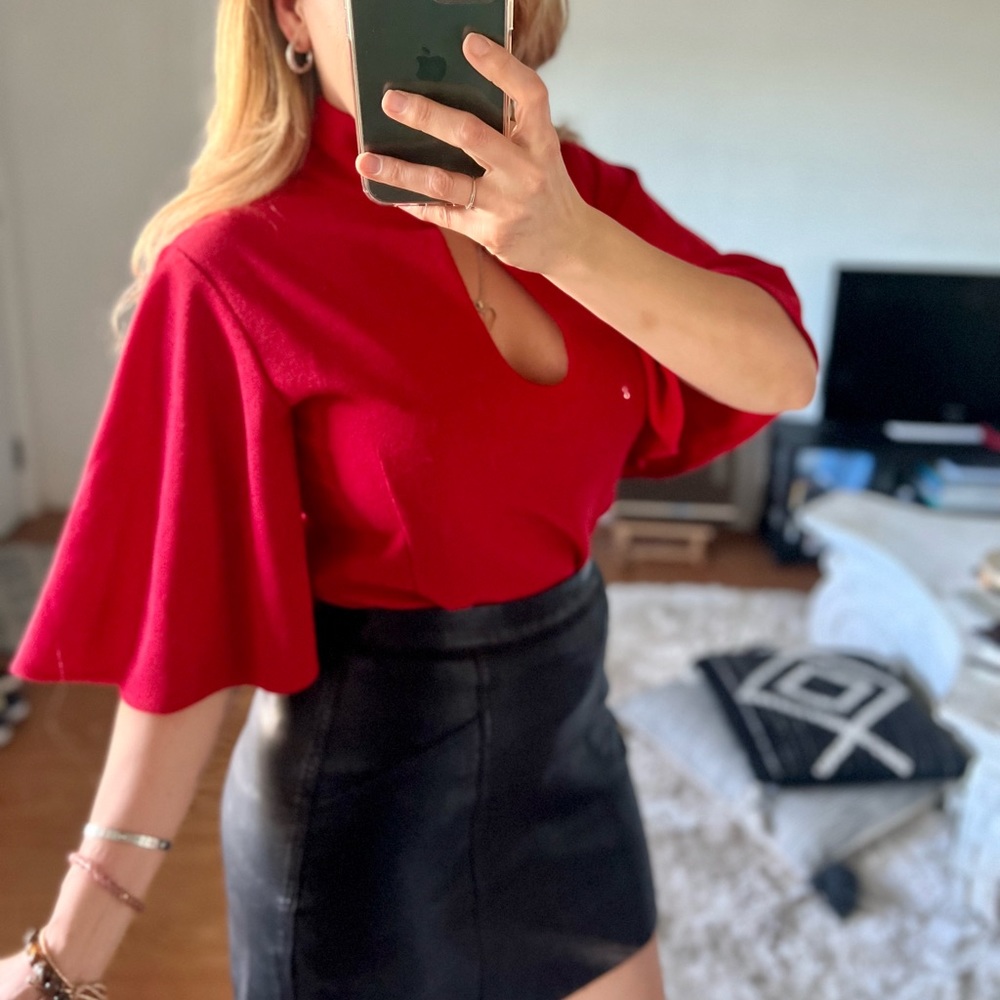 Style Mafia Red Top Keyhole Neck, Batwing Sleeves NEW Medium